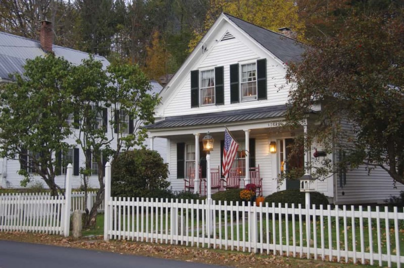 Picket Fence Homes and Picket Fence Designs
