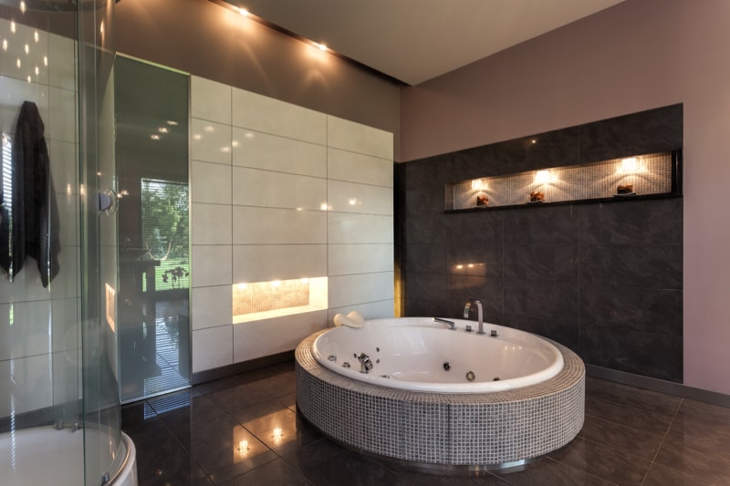 Relaxing bathroom design in the form of a round bath tub